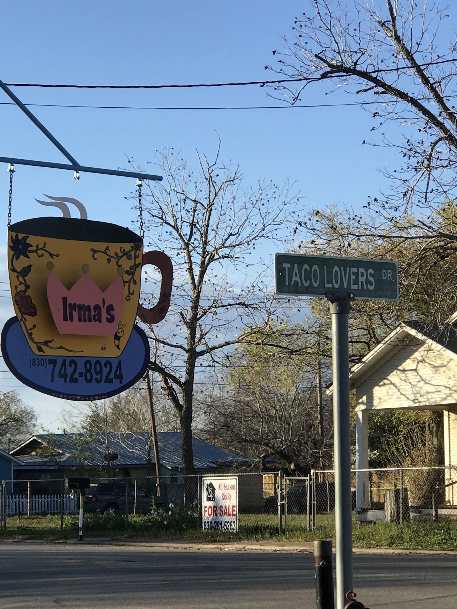 Storefront of Irma's in Poteet